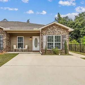 Lovely Town-home In Pensacola